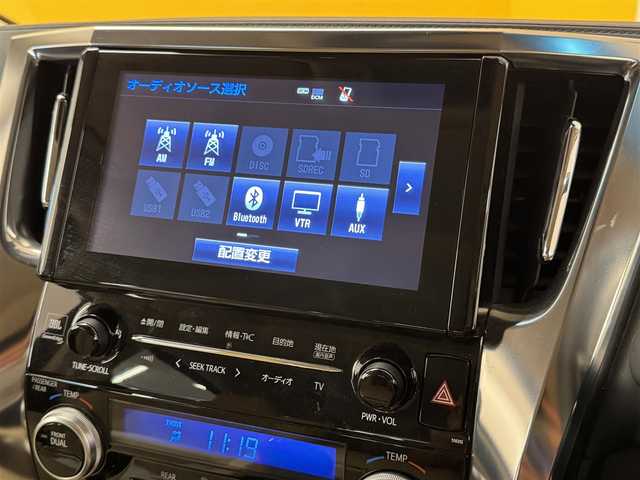 トヨタ ヴェルファイア V 群馬県 2019(平31)年 6.6万km ホワイトパールクリスタルシャイン トヨタセーフティセンス/・プリクラッシュセーフティ/・レーントレーシングアシスト/・ロードサインアシスト/・ブラインドスポットモニター/・リヤクロストラフィックアラート/・レーダークルーズコントロール/・先行車発進告知/・パーキングサポートブレーキ/・クリアランスソナー/・オートマチックハイビーム/ツインサンルーフ/純正フリップダウンモニター/JBLサウンド/11インチメーカーオプションSDナビ/　　フルセグ/　　BT/AM/FM/CD/DVD/BD/    USB/AUX/SD/MSV/アラウンドビューモニター/両側パワースライドドア/LEDオートライト/シーケンシャルウィンカー/レザーシート/前席シートヒーター・エアシート/前席パワーシート/運転席シートメモリー/純正17インチAW/MTモード付AT/オートホールド/電動パーキングブレーキ/デジタルインナーミラー/ステアリングスイッチ/前後方ドライブレコーダー/スマートキー/ビルトインETC2.0