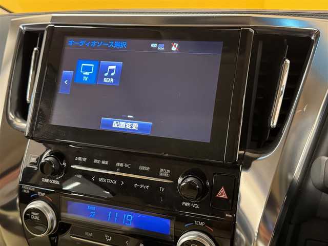 トヨタ ヴェルファイア V 群馬県 2019(平31)年 6.6万km ホワイトパールクリスタルシャイン トヨタセーフティセンス/・プリクラッシュセーフティ/・レーントレーシングアシスト/・ロードサインアシスト/・ブラインドスポットモニター/・リヤクロストラフィックアラート/・レーダークルーズコントロール/・先行車発進告知/・パーキングサポートブレーキ/・クリアランスソナー/・オートマチックハイビーム/ツインサンルーフ/純正フリップダウンモニター/JBLサウンド/11インチメーカーオプションSDナビ/　　フルセグ/　　BT/AM/FM/CD/DVD/BD/    USB/AUX/SD/MSV/アラウンドビューモニター/両側パワースライドドア/LEDオートライト/シーケンシャルウィンカー/レザーシート/前席シートヒーター・エアシート/前席パワーシート/運転席シートメモリー/純正17インチAW/MTモード付AT/オートホールド/電動パーキングブレーキ/デジタルインナーミラー/ステアリングスイッチ/前後方ドライブレコーダー/スマートキー/ビルトインETC2.0