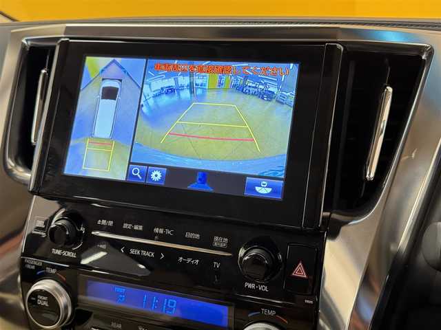 トヨタ ヴェルファイア V 群馬県 2019(平31)年 6.6万km ホワイトパールクリスタルシャイン トヨタセーフティセンス/・プリクラッシュセーフティ/・レーントレーシングアシスト/・ロードサインアシスト/・ブラインドスポットモニター/・リヤクロストラフィックアラート/・レーダークルーズコントロール/・先行車発進告知/・パーキングサポートブレーキ/・クリアランスソナー/・オートマチックハイビーム/ツインサンルーフ/純正フリップダウンモニター/JBLサウンド/11インチメーカーオプションSDナビ/　　フルセグ/　　BT/AM/FM/CD/DVD/BD/    USB/AUX/SD/MSV/アラウンドビューモニター/両側パワースライドドア/LEDオートライト/シーケンシャルウィンカー/レザーシート/前席シートヒーター・エアシート/前席パワーシート/運転席シートメモリー/純正17インチAW/MTモード付AT/オートホールド/電動パーキングブレーキ/デジタルインナーミラー/ステアリングスイッチ/前後方ドライブレコーダー/スマートキー/ビルトインETC2.0