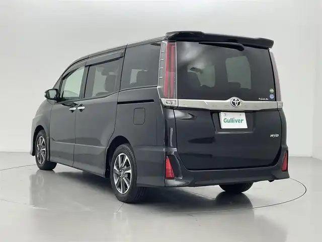 トヨタ ノア Si ダブルバイビー 熊本県 2018(平30)年 6万km ブラック 禁煙車　/ワンオーナー　/純正フリップダウンモニター　/純正ナビ（ＣＤ・ＤＶＤ・フルセグ・ＢＴ・ＳＤ・ＵＳＢ）/バックカメラ　/ビルトインＥＴＣ　/両側パワースライドドア　/前後クリアランスソナー　/衝突軽減ブレーキ/レーンキープアシスト/横滑り防止/アイドリングストップ/純正フロアマット/純正１６インチAW/オートライト/オートマチックハイビーム/フォグランプ/スマートキー/プッシュスタート/スペアキー1本/保証書/取扱説明書