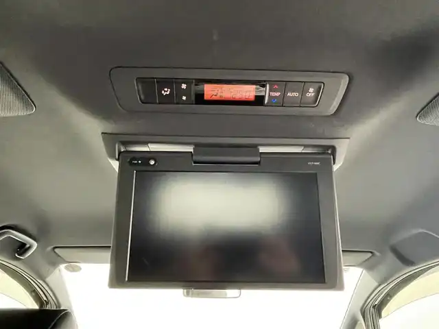 トヨタ ノア Si ダブルバイビー 熊本県 2018(平30)年 6万km ブラック 禁煙車　/ワンオーナー　/純正フリップダウンモニター　/純正ナビ（ＣＤ・ＤＶＤ・フルセグ・ＢＴ・ＳＤ・ＵＳＢ）/バックカメラ　/ビルトインＥＴＣ　/両側パワースライドドア　/前後クリアランスソナー　/衝突軽減ブレーキ/レーンキープアシスト/横滑り防止/アイドリングストップ/純正フロアマット/純正１６インチAW/オートライト/オートマチックハイビーム/フォグランプ/スマートキー/プッシュスタート/スペアキー1本/保証書/取扱説明書