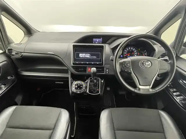 トヨタ ノア Si ダブルバイビー 熊本県 2018(平30)年 6万km ブラック 禁煙車　/ワンオーナー　/純正フリップダウンモニター　/純正ナビ（ＣＤ・ＤＶＤ・フルセグ・ＢＴ・ＳＤ・ＵＳＢ）/バックカメラ　/ビルトインＥＴＣ　/両側パワースライドドア　/前後クリアランスソナー　/衝突軽減ブレーキ/レーンキープアシスト/横滑り防止/アイドリングストップ/純正フロアマット/純正１６インチAW/オートライト/オートマチックハイビーム/フォグランプ/スマートキー/プッシュスタート/スペアキー1本/保証書/取扱説明書
