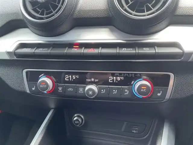 アウディ Ｑ２ 30TFSIスポーツ 栃木県 2019(令1)年 3.7万km ミトスブラックメタリック アドバンストキー /ナビ/フルセグTV/バックカメラ/AppleCarPlay/ACC/Audiレーンアシスト/Audiサイドアシスト /Audiプレセンス/パーキングエイド /バーチャルコックピット/パワーバックドア/リアシーケンシャルターンインジケーター/シートヒーター /ドライブレコーダーF/R/LEDヘッドライト/オートライト