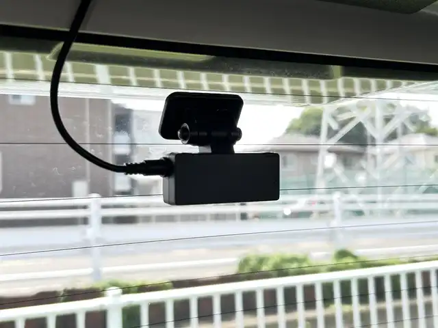 トヨタ アクア S スタイルブラック 群馬県 2021(令3)年 0.7万km ホワイトパールクリスタルシャイン 純正SDナビ/（CD/Bluetooth/SD/ワンセグ/AUX）/セーフティセンス/・プリクラッシュセーフティシステム/・レーンディパーチャーアラート/・オートマチックハイビーム/インテリジェントクリアランスソナー/全周囲カメラ/ステアリングリモコン/プッシュスタート/前後ドライブレコーダー/LEDヘッドランプ/アームレスト/純正フロアマット/ドアバイザー/スペアキー