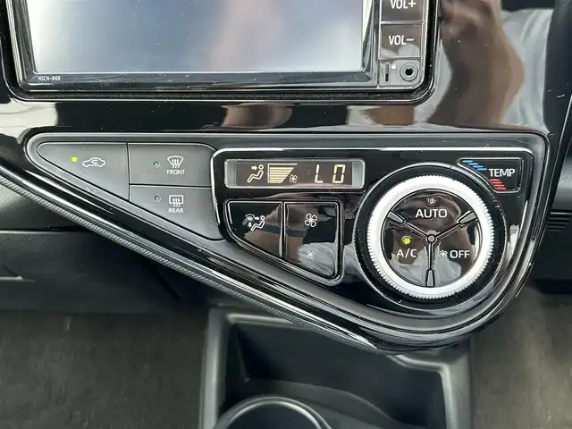トヨタ アクア S スタイルブラック 群馬県 2021(令3)年 0.7万km ホワイトパールクリスタルシャイン 純正SDナビ/（CD/Bluetooth/SD/ワンセグ/AUX）/セーフティセンス/・プリクラッシュセーフティシステム/・レーンディパーチャーアラート/・オートマチックハイビーム/インテリジェントクリアランスソナー/全周囲カメラ/ステアリングリモコン/プッシュスタート/前後ドライブレコーダー/LEDヘッドランプ/アームレスト/純正フロアマット/ドアバイザー/スペアキー