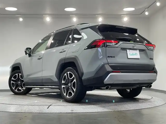 トヨタ ＲＡＶ４ アドベンチャー 愛知県 2021(令3)年 5.2万km アーバンカーキ 純正９インチディスプレイオーディオ　/（AM/FM/Bluetooth/USB/Miracast/スマホ連携/フルセグTV）/電動バックドア　/モデリスタサイドステップ　/ルーフレール　/トヨタセーフティセンス/　　-プリクラッシュセーフティ/　　-レーントレーニングアシスト/　　-レーダークルーズコントロール/　　-オートマチックハイビーム/　　-ロードサインアシスト/バックカメラ　　/ＬＥＤヘッドライト　/フォグランプ/ブラインドスポットモニター/クリアランスソナー/ダウンヒルアシストコントロール/電動パーキングブレーキ/D席パワーシート/純正フロアマット/純正19インチAW/プッシュスタート/　　-スマートキー