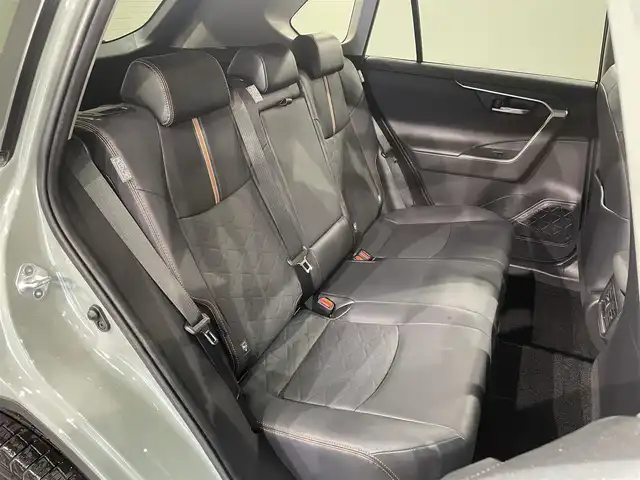 トヨタ ＲＡＶ４ アドベンチャー 愛知県 2021(令3)年 5.2万km アーバンカーキ 純正９インチディスプレイオーディオ　/（AM/FM/Bluetooth/USB/Miracast/スマホ連携/フルセグTV）/電動バックドア　/モデリスタサイドステップ　/ルーフレール　/トヨタセーフティセンス/　　-プリクラッシュセーフティ/　　-レーントレーニングアシスト/　　-レーダークルーズコントロール/　　-オートマチックハイビーム/　　-ロードサインアシスト/バックカメラ　　/ＬＥＤヘッドライト　/フォグランプ/ブラインドスポットモニター/クリアランスソナー/ダウンヒルアシストコントロール/電動パーキングブレーキ/D席パワーシート/純正フロアマット/純正19インチAW/プッシュスタート/　　-スマートキー