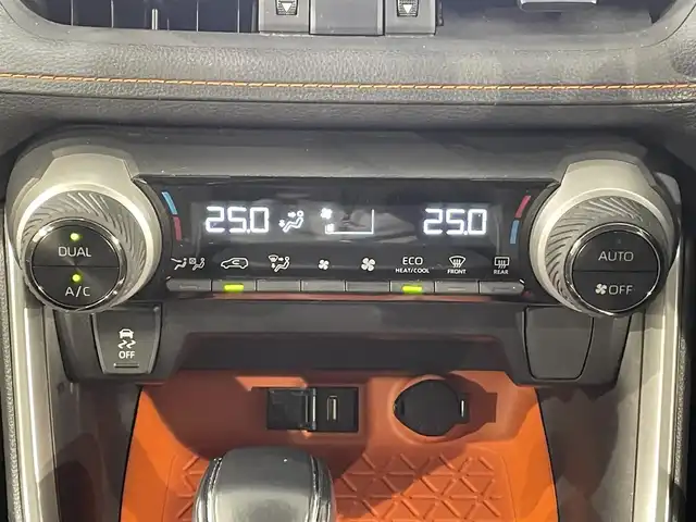 トヨタ ＲＡＶ４ アドベンチャー 愛知県 2021(令3)年 5.2万km アーバンカーキ 純正９インチディスプレイオーディオ　/（AM/FM/Bluetooth/USB/Miracast/スマホ連携/フルセグTV）/電動バックドア　/モデリスタサイドステップ　/ルーフレール　/トヨタセーフティセンス/　　-プリクラッシュセーフティ/　　-レーントレーニングアシスト/　　-レーダークルーズコントロール/　　-オートマチックハイビーム/　　-ロードサインアシスト/バックカメラ　　/ＬＥＤヘッドライト　/フォグランプ/ブラインドスポットモニター/クリアランスソナー/ダウンヒルアシストコントロール/電動パーキングブレーキ/D席パワーシート/純正フロアマット/純正19インチAW/プッシュスタート/　　-スマートキー