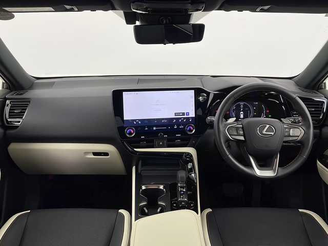 レクサス ＮＸ 350h バージョンL 愛知県 2023(令5)年 0.9万km ソニッククォーツ /パノラマルーフ//ルーフレール//14インチディスプレイオーディオ//Bluetooth//フルセグTV//カラーヘッドアップディスプレイ//タッチトレーサーオペレーション//レクサスセーフティシステムプラス/・プリクラッシュセーフティー/・交差点衝突回避支援/・緊急時操舵支援/・低速時加速抑制/・フロントクロストラフィックアラート/・全車速レーダークルーズコントロール/・発進遅れ告知機能/・アダプティブハイビーム/・BSM//パノラミックビューモニター//パーキングブレーキサポート//パドルシフト//前後ドラレコ内臓デジタルインナーミラー//前席ベンチレーションシート//全席シートヒーター//前席パワーシート//ステアリングヒーター//メモリーシート//パワーバックドア//ビルトインETC2.0//電動格納ミラー//純正20インチアルミホイール//純正LEDオートライト