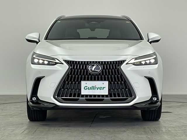 レクサス ＮＸ 350h バージョンL 愛知県 2023(令5)年 0.9万km ソニッククォーツ /パノラマルーフ//ルーフレール//14インチディスプレイオーディオ//Bluetooth//フルセグTV//カラーヘッドアップディスプレイ//タッチトレーサーオペレーション//レクサスセーフティシステムプラス/・プリクラッシュセーフティー/・交差点衝突回避支援/・緊急時操舵支援/・低速時加速抑制/・フロントクロストラフィックアラート/・全車速レーダークルーズコントロール/・発進遅れ告知機能/・アダプティブハイビーム/・BSM//パノラミックビューモニター//パーキングブレーキサポート//パドルシフト//前後ドラレコ内臓デジタルインナーミラー//前席ベンチレーションシート//全席シートヒーター//前席パワーシート//ステアリングヒーター//メモリーシート//パワーバックドア//ビルトインETC2.0//電動格納ミラー//純正20インチアルミホイール//純正LEDオートライト