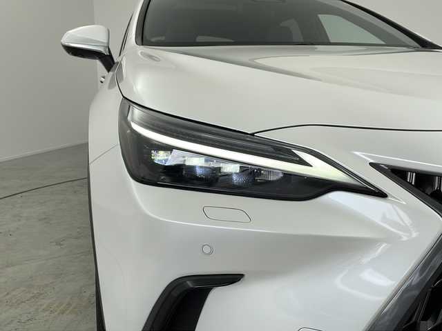 レクサス ＮＸ 350h バージョンL 愛知県 2023(令5)年 0.9万km ソニッククォーツ /パノラマルーフ//ルーフレール//14インチディスプレイオーディオ//Bluetooth//フルセグTV//カラーヘッドアップディスプレイ//タッチトレーサーオペレーション//レクサスセーフティシステムプラス/・プリクラッシュセーフティー/・交差点衝突回避支援/・緊急時操舵支援/・低速時加速抑制/・フロントクロストラフィックアラート/・全車速レーダークルーズコントロール/・発進遅れ告知機能/・アダプティブハイビーム/・BSM//パノラミックビューモニター//パーキングブレーキサポート//パドルシフト//前後ドラレコ内臓デジタルインナーミラー//前席ベンチレーションシート//全席シートヒーター//前席パワーシート//ステアリングヒーター//メモリーシート//パワーバックドア//ビルトインETC2.0//電動格納ミラー//純正20インチアルミホイール//純正LEDオートライト
