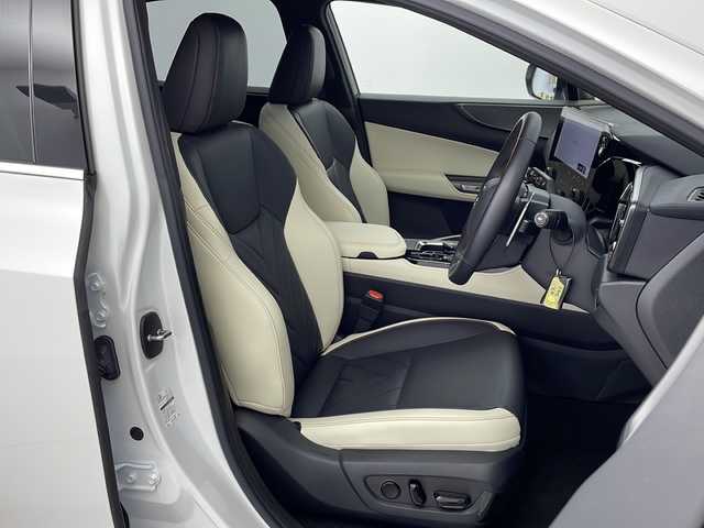 レクサス ＮＸ 350h バージョンL 愛知県 2023(令5)年 0.9万km ソニッククォーツ /パノラマルーフ//ルーフレール//14インチディスプレイオーディオ//Bluetooth//フルセグTV//カラーヘッドアップディスプレイ//タッチトレーサーオペレーション//レクサスセーフティシステムプラス/・プリクラッシュセーフティー/・交差点衝突回避支援/・緊急時操舵支援/・低速時加速抑制/・フロントクロストラフィックアラート/・全車速レーダークルーズコントロール/・発進遅れ告知機能/・アダプティブハイビーム/・BSM//パノラミックビューモニター//パーキングブレーキサポート//パドルシフト//前後ドラレコ内臓デジタルインナーミラー//前席ベンチレーションシート//全席シートヒーター//前席パワーシート//ステアリングヒーター//メモリーシート//パワーバックドア//ビルトインETC2.0//電動格納ミラー//純正20インチアルミホイール//純正LEDオートライト