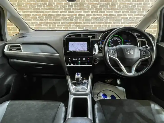 ホンダ シャトル ハイブリッド X スタイルED 岩手県 2016(平28)年 7.1万km クリスタルブラックパール ４WD/ラルグス製車高調/あんしんパッケージ/クルーズコントロール/シティブレーキサポート/横滑り防止装置/パドルシフト/純正ナビ/フルセグTV/バックカメラ/ETC/ステアリングスイッチ/LEDヘッドライト/LEDフォグライト/チップアップリヤシート/熱線入りフロントウインドウ/本革巻きステアリング/15インチスチールホイール/純正ホイールキャップ