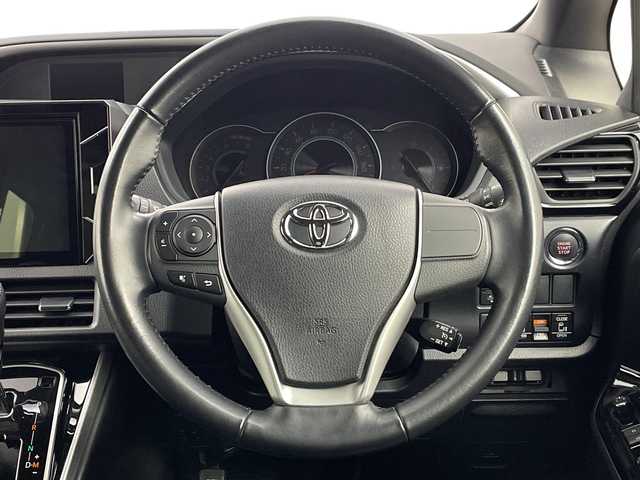 トヨタ ヴォクシー ZS 煌Ⅱ 新潟県 2019(平31)年 5.2万km ブラック ワンオーナー/カロッツェリアメモリナビ/　フルセグTV/Bluetooth/USB/HDMI/衝突被害軽減ブレーキ/レーンキープアシスト/クルーズコントロール/両側パワースライドドア/フリップダウンモニター/バックカメラ/ビルトインETC/コーナーセンサー/アイドリングストップ/レザー調シートカバー/LEDヘッドライト/オートマチックハイビーム/オートライト/ドアバイザー/保証書/取扱説明書/スマートキー