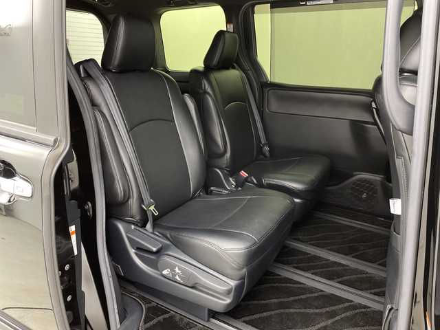 トヨタ ヴォクシー ZS 煌Ⅱ 新潟県 2019(平31)年 5.2万km ブラック ワンオーナー/カロッツェリアメモリナビ/　フルセグTV/Bluetooth/USB/HDMI/衝突被害軽減ブレーキ/レーンキープアシスト/クルーズコントロール/両側パワースライドドア/フリップダウンモニター/バックカメラ/ビルトインETC/コーナーセンサー/アイドリングストップ/レザー調シートカバー/LEDヘッドライト/オートマチックハイビーム/オートライト/ドアバイザー/保証書/取扱説明書/スマートキー