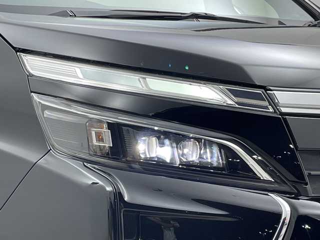 トヨタ ヴォクシー ZS 煌Ⅱ 新潟県 2019(平31)年 5.2万km ブラック ワンオーナー/カロッツェリアメモリナビ/　フルセグTV/Bluetooth/USB/HDMI/衝突被害軽減ブレーキ/レーンキープアシスト/クルーズコントロール/両側パワースライドドア/フリップダウンモニター/バックカメラ/ビルトインETC/コーナーセンサー/アイドリングストップ/レザー調シートカバー/LEDヘッドライト/オートマチックハイビーム/オートライト/ドアバイザー/保証書/取扱説明書/スマートキー