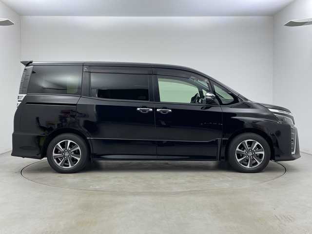 トヨタ ヴォクシー ZS 煌Ⅱ 新潟県 2019(平31)年 5.2万km ブラック ワンオーナー/カロッツェリアメモリナビ/　フルセグTV/Bluetooth/USB/HDMI/衝突被害軽減ブレーキ/レーンキープアシスト/クルーズコントロール/両側パワースライドドア/フリップダウンモニター/バックカメラ/ビルトインETC/コーナーセンサー/アイドリングストップ/レザー調シートカバー/LEDヘッドライト/オートマチックハイビーム/オートライト/ドアバイザー/保証書/取扱説明書/スマートキー