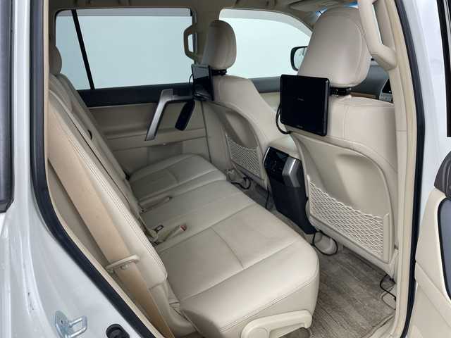 トヨタ ランドクルーザー プラド TX Lパッケージ 道央・札幌 2021(令3)年 3万km ホワイトパールクリスタルシャイン ・4WD/・寒冷地仕様/・社外ナビ/　CD/DVD/BT/USB/・フルセグTV/・バックカメラ/・後席モニター/・アダプティブクルーズコントロール/・TRD前後エアロ/・リアスポイラー/・サイドステップ/・前席パワーシート/・前席シートヒーター/・前席ベンチレーション/・電動格納サードシート/・純正エンジンスターター/・純正前後ドライブレコーダー/・レーンディパーチャーアシスト/・衝突軽減ブレーキ/・オートマチックハイビーム/・オートライト/・LEDヘッドライト/・フォグランプ/・リアフォグランプ/・ワイパーデアイサー/・19インチ純正アルミホイール/・ルーフレール/・ビルトインETC/・スペアキー/・保証書