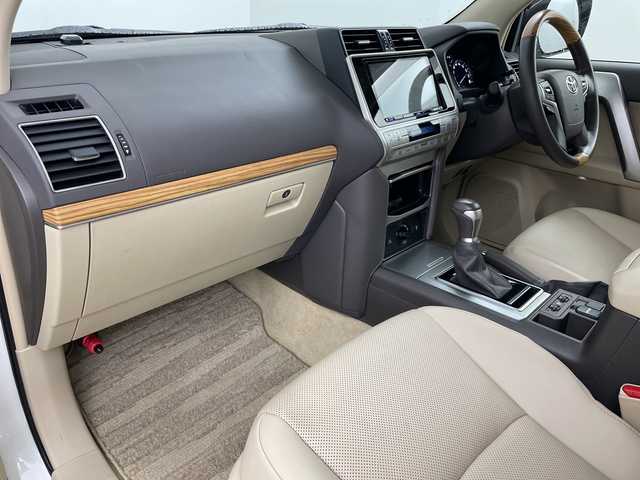トヨタ ランドクルーザー プラド TX Lパッケージ 道央・札幌 2021(令3)年 3万km ホワイトパールクリスタルシャイン ・4WD/・寒冷地仕様/・社外ナビ/　CD/DVD/BT/USB/・フルセグTV/・バックカメラ/・後席モニター/・アダプティブクルーズコントロール/・TRD前後エアロ/・リアスポイラー/・サイドステップ/・前席パワーシート/・前席シートヒーター/・前席ベンチレーション/・電動格納サードシート/・純正エンジンスターター/・純正前後ドライブレコーダー/・レーンディパーチャーアシスト/・衝突軽減ブレーキ/・オートマチックハイビーム/・オートライト/・LEDヘッドライト/・フォグランプ/・リアフォグランプ/・ワイパーデアイサー/・19インチ純正アルミホイール/・ルーフレール/・ビルトインETC/・スペアキー/・保証書