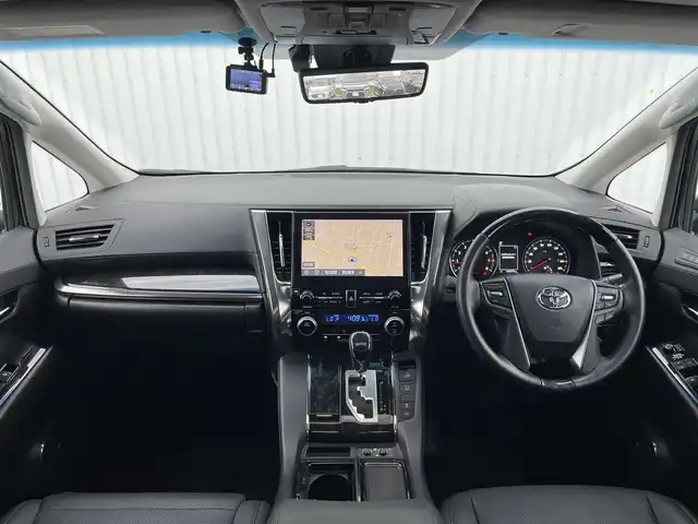 トヨタ アルファード S Cパッケージ 滋賀県 2020(令2)年 4.3万km ブラック JBLプレミアムサウンド/純正9.8インチナビ/・AM/FM/・CD/DVD/・SD/USB/・サウンドライブラリ/・Bluetooth/・Miracast/・フルセグTV/アラウンドビューモニター/ステアリングスイッチ/ウッドコンビステアリング/ステアリングヒーター/サンルーフ/デジタルインナーミラー/ビルトインETC2.0/前後ドライブレコーダー/前席パワーシート/運転席メモリシート/前席シートヒーター/前席ベンチレーション/プリクラッシュセーフティ/レーントレーシングアラート/パーキングサポートブレーキ/クリアランスソナー/ブラインドスポットモニター/リアクロストラフィックアラート/ロードサインアシスト/アダプティブクルーズコントロール/オートマチックヘッドライト/フォグランプ/オートハイビーム/ルームカーテン/純正18インチアルミホイール