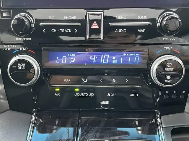 トヨタ アルファード S Cパッケージ 滋賀県 2020(令2)年 4.3万km ブラック JBLプレミアムサウンド/純正9.8インチナビ/・AM/FM/・CD/DVD/・SD/USB/・サウンドライブラリ/・Bluetooth/・Miracast/・フルセグTV/アラウンドビューモニター/ステアリングスイッチ/ウッドコンビステアリング/ステアリングヒーター/サンルーフ/デジタルインナーミラー/ビルトインETC2.0/前後ドライブレコーダー/前席パワーシート/運転席メモリシート/前席シートヒーター/前席ベンチレーション/プリクラッシュセーフティ/レーントレーシングアラート/パーキングサポートブレーキ/クリアランスソナー/ブラインドスポットモニター/リアクロストラフィックアラート/ロードサインアシスト/アダプティブクルーズコントロール/オートマチックヘッドライト/フォグランプ/オートハイビーム/ルームカーテン/純正18インチアルミホイール