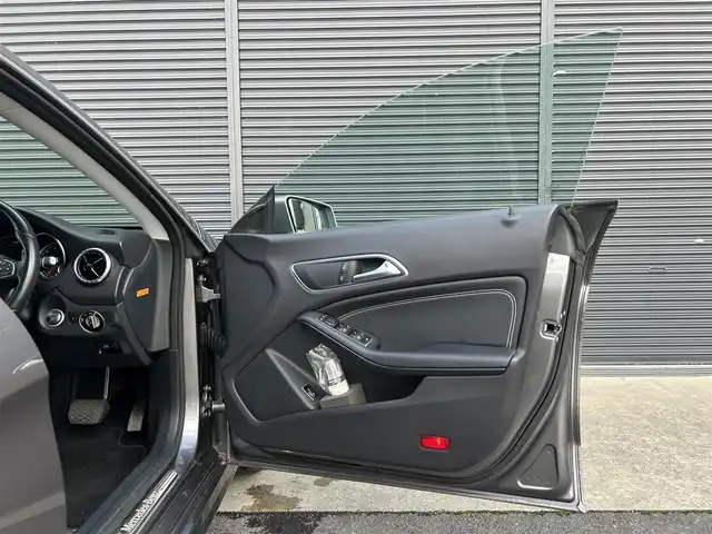 メルセデス・ベンツ ＣＬＡ１８０ Sブレイク AMG スタイル 茨城県 2017(平29)年 2.6万km マウンテングレー 後期型 /RSP /ACC /半革 /シートヒーター /ナビ /TV /Bカメラ /LEDヘッドライト /パワーテールゲート /レーンキープアシスト /ブラインドスポットアシスト /キーレスゴー /純正18インチアルミホイール /ETC /DVD /CD /パドルシフト /禁煙車