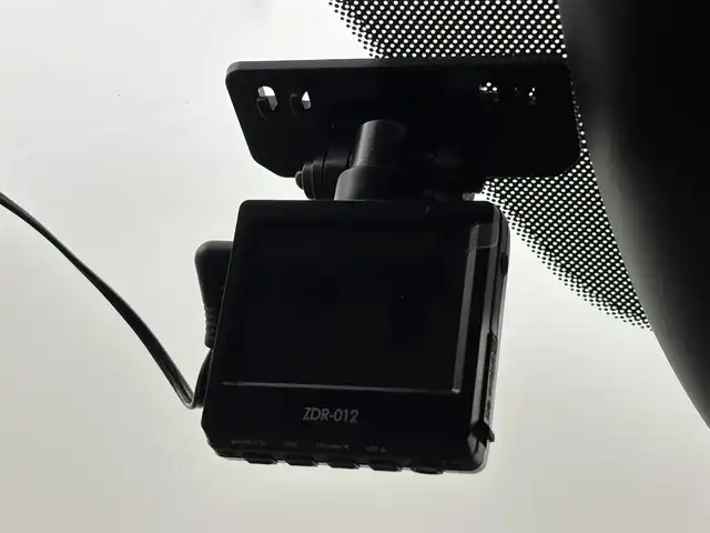 マツダ デミオ 13S Lパッケージ 福岡県 2014(平26)年 6万km ディープクリスタルブルーマイカ 純正ＳＤナビ　/ＥＴＣ　/前方ドライブレコーダー　/衝突被害軽減システム　/横滑り防止　/アイドリングストップ　/アクセル踏み間違い防止　/ＨＵＤ/レザーシート　/純正１５インチＡＷ　/純正フロアマット　/オートライト