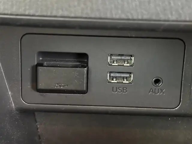 マツダ デミオ 13S Lパッケージ 福岡県 2014(平26)年 6万km ディープクリスタルブルーマイカ 純正ＳＤナビ　/ＥＴＣ　/前方ドライブレコーダー　/衝突被害軽減システム　/横滑り防止　/アイドリングストップ　/アクセル踏み間違い防止　/ＨＵＤ/レザーシート　/純正１５インチＡＷ　/純正フロアマット　/オートライト