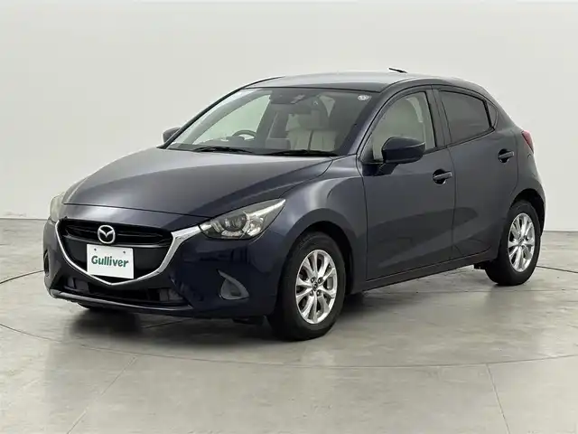 マツダ デミオ 13S Lパッケージ 福岡県 2014(平26)年 6万km ディープクリスタルブルーマイカ 純正ＳＤナビ　/ＥＴＣ　/前方ドライブレコーダー　/衝突被害軽減システム　/横滑り防止　/アイドリングストップ　/アクセル踏み間違い防止　/ＨＵＤ/レザーシート　/純正１５インチＡＷ　/純正フロアマット　/オートライト