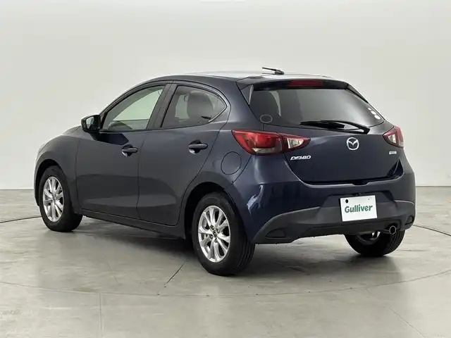 マツダ デミオ 13S Lパッケージ 福岡県 2014(平26)年 6万km ディープクリスタルブルーマイカ 純正ＳＤナビ　/ＥＴＣ　/前方ドライブレコーダー　/衝突被害軽減システム　/横滑り防止　/アイドリングストップ　/アクセル踏み間違い防止　/ＨＵＤ/レザーシート　/純正１５インチＡＷ　/純正フロアマット　/オートライト