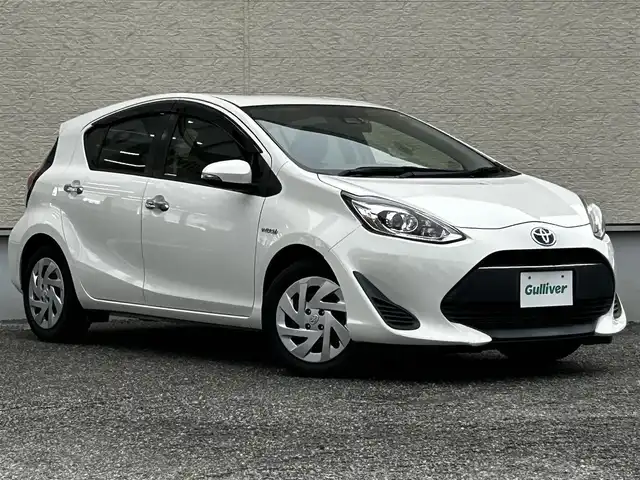 トヨタ アクア S スタイルブラック 大阪府 2018(平30)年 5.1万km ライムホワイトパールクリスタルシャイン 純正ナビ(NSZT-W66T)/CD/DVD/フルセグTV/SD/Bluetooth/バックカメラ/純正ビルトインETC/前後ドライブレコーダー(TZ-D215W)/セーフティセンス/・プリクラッシュセーフティ/・レーンディパーチャーアラート/・オートマチックハイビーム/・先行車発進告知機能/LEDヘッドライト/オートライト/電動格納ミラー/フロアマット/ドアバイザー/プッシュスタート/スマートキー/ブラックファブリックシート/シートリフター/アームレスト（運転席）/取扱説明書/保証書