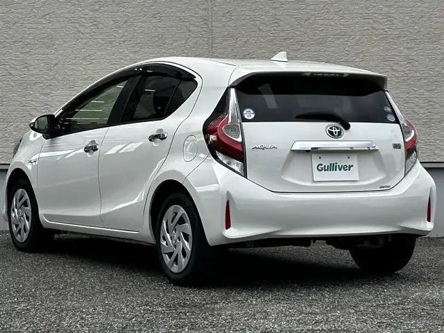 トヨタ アクア S スタイルブラック 大阪府 2018(平30)年 5.1万km ライムホワイトパールクリスタルシャイン 純正ナビ(NSZT-W66T)/CD/DVD/フルセグTV/SD/Bluetooth/バックカメラ/純正ビルトインETC/前後ドライブレコーダー(TZ-D215W)/セーフティセンス/・プリクラッシュセーフティ/・レーンディパーチャーアラート/・オートマチックハイビーム/・先行車発進告知機能/LEDヘッドライト/オートライト/電動格納ミラー/フロアマット/ドアバイザー/プッシュスタート/スマートキー/ブラックファブリックシート/シートリフター/アームレスト（運転席）/取扱説明書/保証書