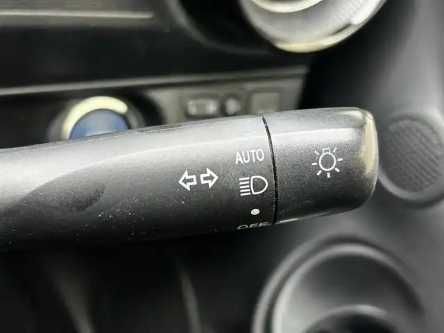 トヨタ アクア S スタイルブラック 大阪府 2018(平30)年 5.1万km ライムホワイトパールクリスタルシャイン 純正ナビ(NSZT-W66T)/CD/DVD/フルセグTV/SD/Bluetooth/バックカメラ/純正ビルトインETC/前後ドライブレコーダー(TZ-D215W)/セーフティセンス/・プリクラッシュセーフティ/・レーンディパーチャーアラート/・オートマチックハイビーム/・先行車発進告知機能/LEDヘッドライト/オートライト/電動格納ミラー/フロアマット/ドアバイザー/プッシュスタート/スマートキー/ブラックファブリックシート/シートリフター/アームレスト（運転席）/取扱説明書/保証書