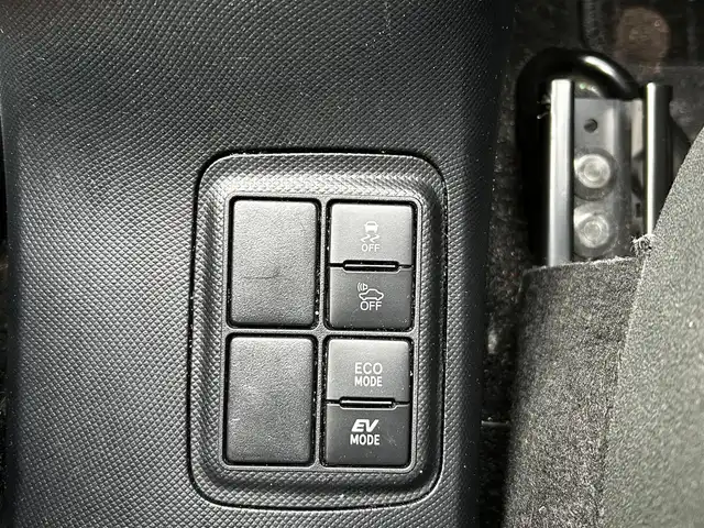 トヨタ アクア S スタイルブラック 大阪府 2018(平30)年 5.1万km ライムホワイトパールクリスタルシャイン 純正ナビ(NSZT-W66T)/CD/DVD/フルセグTV/SD/Bluetooth/バックカメラ/純正ビルトインETC/前後ドライブレコーダー(TZ-D215W)/セーフティセンス/・プリクラッシュセーフティ/・レーンディパーチャーアラート/・オートマチックハイビーム/・先行車発進告知機能/LEDヘッドライト/オートライト/電動格納ミラー/フロアマット/ドアバイザー/プッシュスタート/スマートキー/ブラックファブリックシート/シートリフター/アームレスト（運転席）/取扱説明書/保証書