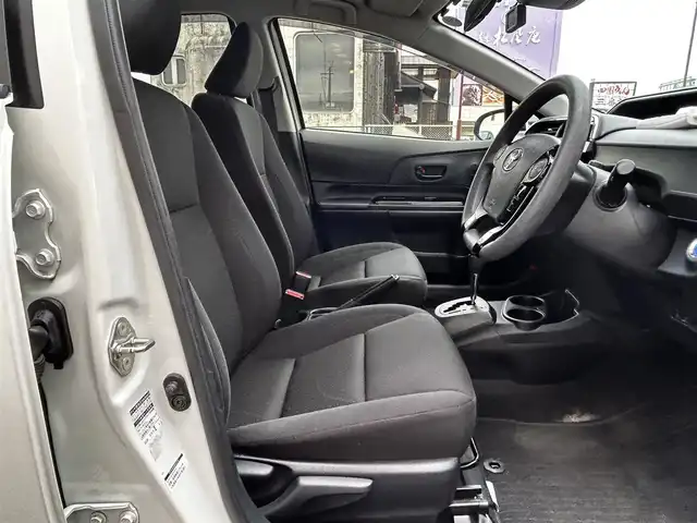 トヨタ アクア S スタイルブラック 大阪府 2018(平30)年 5.1万km ライムホワイトパールクリスタルシャイン 純正ナビ(NSZT-W66T)/CD/DVD/フルセグTV/SD/Bluetooth/バックカメラ/純正ビルトインETC/前後ドライブレコーダー(TZ-D215W)/セーフティセンス/・プリクラッシュセーフティ/・レーンディパーチャーアラート/・オートマチックハイビーム/・先行車発進告知機能/LEDヘッドライト/オートライト/電動格納ミラー/フロアマット/ドアバイザー/プッシュスタート/スマートキー/ブラックファブリックシート/シートリフター/アームレスト（運転席）/取扱説明書/保証書