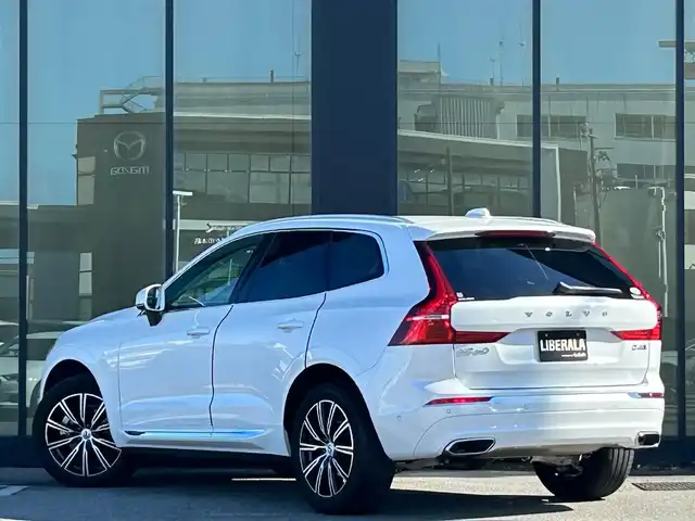 ボルボ ＸＣ６０ D4 AWD インスクリプション 石川県 2020(令2)年 4.8万km パール ワンオーナー/4WD/純正ナビ/　Bluetooth・AM/FM・CD・USB・iPod/harman/kardonプレミアムサウンドシステム/フルセグTV/全方位カメラ/ETC/前後ドライブレコーダー/ヘッドアップディスプレイ/アダプティブクルーズコントロール/全席シートヒーター/エアシート（D+N席）/シートメモリー/パワーシート（D+N席）/ステアリングヒーター/アンチロック・ブレーキ・システム/衝突被害軽減システム/横滑り防止装置/インテリジェントAFS/前後コーナーセンサー/レーンキープアシスト/盗難防止装置/アイドリングストップ/エアバッグ（W+サイド）/カーテンエアバッグ/純正アルミホイール/スマートキー