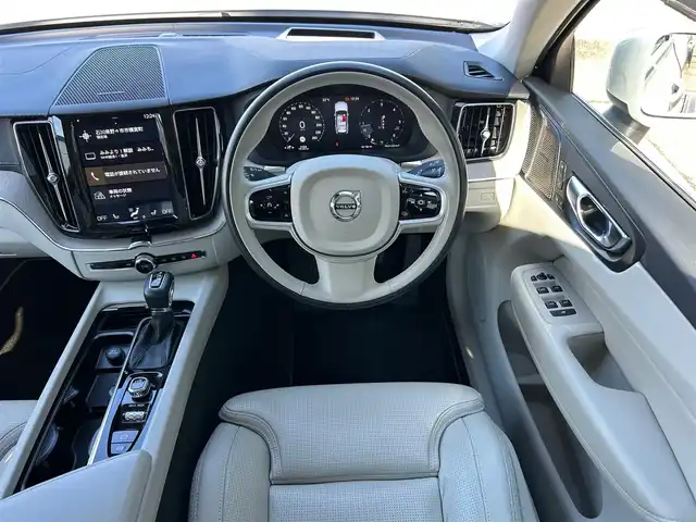 ボルボ ＸＣ６０ D4 AWD インスクリプション 石川県 2020(令2)年 4.8万km パール ワンオーナー/4WD/純正ナビ/　Bluetooth・AM/FM・CD・USB・iPod/harman/kardonプレミアムサウンドシステム/フルセグTV/全方位カメラ/ETC/前後ドライブレコーダー/ヘッドアップディスプレイ/アダプティブクルーズコントロール/全席シートヒーター/エアシート（D+N席）/シートメモリー/パワーシート（D+N席）/ステアリングヒーター/アンチロック・ブレーキ・システム/衝突被害軽減システム/横滑り防止装置/インテリジェントAFS/前後コーナーセンサー/レーンキープアシスト/盗難防止装置/アイドリングストップ/エアバッグ（W+サイド）/カーテンエアバッグ/純正アルミホイール/スマートキー