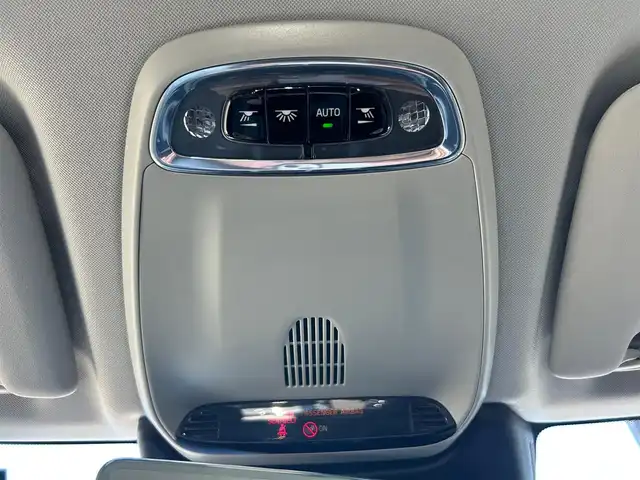 ボルボ ＸＣ６０ D4 AWD インスクリプション 石川県 2020(令2)年 4.8万km パール ワンオーナー/4WD/純正ナビ/　Bluetooth・AM/FM・CD・USB・iPod/harman/kardonプレミアムサウンドシステム/フルセグTV/全方位カメラ/ETC/前後ドライブレコーダー/ヘッドアップディスプレイ/アダプティブクルーズコントロール/全席シートヒーター/エアシート（D+N席）/シートメモリー/パワーシート（D+N席）/ステアリングヒーター/アンチロック・ブレーキ・システム/衝突被害軽減システム/横滑り防止装置/インテリジェントAFS/前後コーナーセンサー/レーンキープアシスト/盗難防止装置/アイドリングストップ/エアバッグ（W+サイド）/カーテンエアバッグ/純正アルミホイール/スマートキー