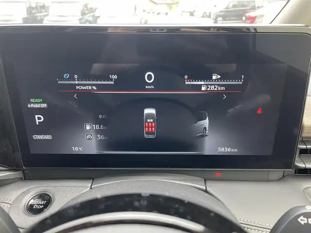 日産 セレナ e－パワー ハイウェイスター V 静岡県 2025(令7)年 0.6万km プリズムホワイト 純正12.3インチディスプレイナビ/　（Bluetooth/AppleCarPlay/AndroidAuto）/フルセグTV/全方位カメラ/バックカメラ/エマージェンシーブレーキ/プロパイロット/レーンキープアシスト/前後コーナーセンサー/両側パワースライドドア/1・2列目シートヒーター/ステアリングヒーター/ブラインドスポットモニター/置くだけ充電/スマートルームミラー/電動パーキングブレーキ/オートブレーキホールド/プッシュスタート/スマートキー/純正ビルトインETC2.0/ナビ連動前後ドライブレコーダー/純正フロアマット