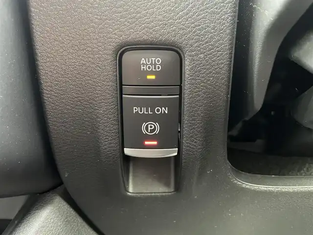 日産 セレナ e－パワー ハイウェイスター V 静岡県 2025(令7)年 0.6万km プリズムホワイト 純正12.3インチディスプレイナビ/　（Bluetooth/AppleCarPlay/AndroidAuto）/フルセグTV/全方位カメラ/バックカメラ/エマージェンシーブレーキ/プロパイロット/レーンキープアシスト/前後コーナーセンサー/両側パワースライドドア/1・2列目シートヒーター/ステアリングヒーター/ブラインドスポットモニター/置くだけ充電/スマートルームミラー/電動パーキングブレーキ/オートブレーキホールド/プッシュスタート/スマートキー/純正ビルトインETC2.0/ナビ連動前後ドライブレコーダー/純正フロアマット