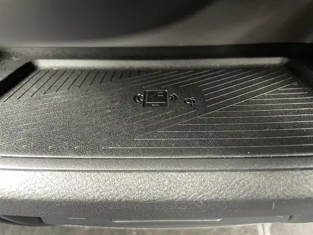 日産 セレナ e－パワー ハイウェイスター V 静岡県 2025(令7)年 0.6万km プリズムホワイト 純正12.3インチディスプレイナビ/　（Bluetooth/AppleCarPlay/AndroidAuto）/フルセグTV/全方位カメラ/バックカメラ/エマージェンシーブレーキ/プロパイロット/レーンキープアシスト/前後コーナーセンサー/両側パワースライドドア/1・2列目シートヒーター/ステアリングヒーター/ブラインドスポットモニター/置くだけ充電/スマートルームミラー/電動パーキングブレーキ/オートブレーキホールド/プッシュスタート/スマートキー/純正ビルトインETC2.0/ナビ連動前後ドライブレコーダー/純正フロアマット