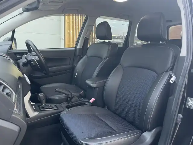 スバル フォレスター S－リミテッド 千葉県 2015(平27)年 10.1万km クリスタルブラックシリカ (株)IDOMが運営する【じしゃロン八千代店】の自社ローン対象車両になります。こちらは現金またはオートローンご利用時の価格です。自社ローンご希望の方は別途その旨お申付け下さい。/純正ナビ（CN-LR700D）/・CD/DVD/・Bluetooth接続/・フルセグTV/４WD/アイサイト/バックカメラ/ETC/D/N席シートヒーター/D/N席パワーシート/レーダークルーズコントロール/パドルシフト/プッシュスタート/スマートキー/純正アルミホイール/純正フロアマット/電動格納ミラー