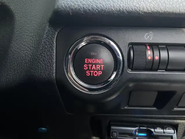 スバル フォレスター S－リミテッド 千葉県 2015(平27)年 10.1万km クリスタルブラックシリカ (株)IDOMが運営する【じしゃロン八千代店】の自社ローン対象車両になります。こちらは現金またはオートローンご利用時の価格です。自社ローンご希望の方は別途その旨お申付け下さい。/純正ナビ（CN-LR700D）/・CD/DVD/・Bluetooth接続/・フルセグTV/４WD/アイサイト/バックカメラ/ETC/D/N席シートヒーター/D/N席パワーシート/レーダークルーズコントロール/パドルシフト/プッシュスタート/スマートキー/純正アルミホイール/純正フロアマット/電動格納ミラー