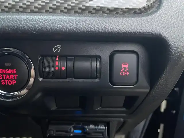 スバル フォレスター S－リミテッド 千葉県 2015(平27)年 10.1万km クリスタルブラックシリカ (株)IDOMが運営する【じしゃロン八千代店】の自社ローン対象車両になります。こちらは現金またはオートローンご利用時の価格です。自社ローンご希望の方は別途その旨お申付け下さい。/純正ナビ（CN-LR700D）/・CD/DVD/・Bluetooth接続/・フルセグTV/４WD/アイサイト/バックカメラ/ETC/D/N席シートヒーター/D/N席パワーシート/レーダークルーズコントロール/パドルシフト/プッシュスタート/スマートキー/純正アルミホイール/純正フロアマット/電動格納ミラー