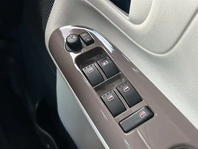 ダイハツ ムーヴ キャンバス G メイクアップ リミテッド　SAⅢ 島根県 2019(令1)年 4.3万km パールホワイトⅢ/ナチュラルベージュマイカメタリック 2トーン 登録時走行距離　42113km/取扱説明書/社外ナビ（Panasonic：CN-RE05WD）/（Bluetooth/CD/DVD/AM/FM)/フルセグテレビ/全周囲カメラ/両側パワースライドドア/電動格納ミラー/プッシュスタート/ドライブレコーダー/純正フロアマット/横滑り防止装置/コーナーセンサー/オートライト/オートハイビーム/衝突軽減システム/ETC2.0