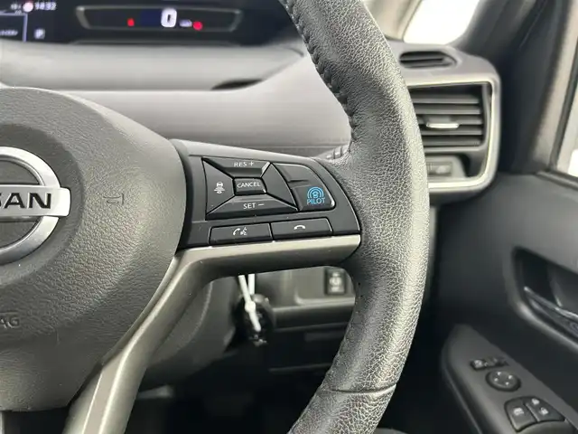 日産 セレナ ハイウェイスター V 千葉県 2020(令2)年 3.2万km ダークメタルグレー 禁煙車/ワンオーナー/エマージェンシーブレーキ/・プロパイロット/・車線逸脱警報システム/・レーンキープアシスト/・ブラインドスポットモニター/両側パワースライドドア/純正10型メモリナビ/・CD/DVD/Blu-ray/Bluetooth/フルセグTV/・ビルトインETC/・アラウンドビューモニター/・インテリジェントルームミラー/革巻きステアリング/・ステアリングスイッチ/電子パーキング/・ブレーキホールド/左右独立エアコン/純正フロアマット/純正15インチAW/オートライト/・LEDヘッドライト/・LEDフォグランプ