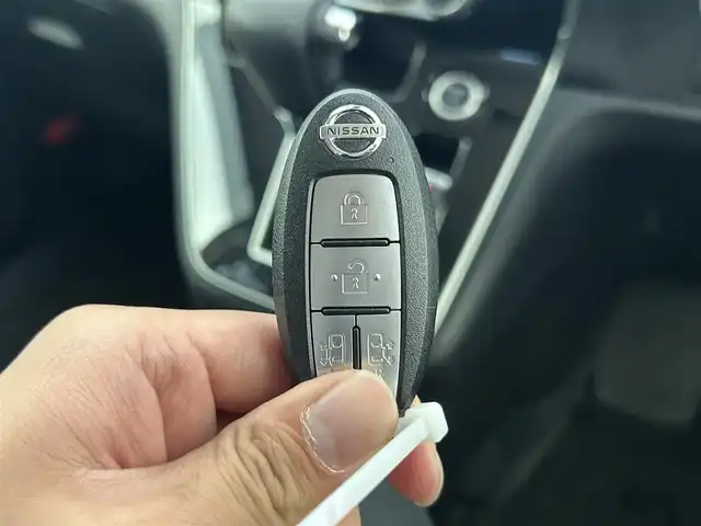 日産 セレナ ハイウェイスター V 千葉県 2020(令2)年 3.2万km ダークメタルグレー 禁煙車/ワンオーナー/エマージェンシーブレーキ/・プロパイロット/・車線逸脱警報システム/・レーンキープアシスト/・ブラインドスポットモニター/両側パワースライドドア/純正10型メモリナビ/・CD/DVD/Blu-ray/Bluetooth/フルセグTV/・ビルトインETC/・アラウンドビューモニター/・インテリジェントルームミラー/革巻きステアリング/・ステアリングスイッチ/電子パーキング/・ブレーキホールド/左右独立エアコン/純正フロアマット/純正15インチAW/オートライト/・LEDヘッドライト/・LEDフォグランプ