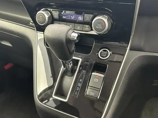 日産 セレナ ハイウェイスター V 千葉県 2020(令2)年 3.2万km ダークメタルグレー 禁煙車/ワンオーナー/エマージェンシーブレーキ/・プロパイロット/・車線逸脱警報システム/・レーンキープアシスト/・ブラインドスポットモニター/両側パワースライドドア/純正10型メモリナビ/・CD/DVD/Blu-ray/Bluetooth/フルセグTV/・ビルトインETC/・アラウンドビューモニター/・インテリジェントルームミラー/革巻きステアリング/・ステアリングスイッチ/電子パーキング/・ブレーキホールド/左右独立エアコン/純正フロアマット/純正15インチAW/オートライト/・LEDヘッドライト/・LEDフォグランプ