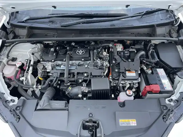 トヨタ プリウス X 滋賀県 2023(令5)年 5.9万km スーパーホワイトⅡ 純正8インチディスプレイオーディオ/(フルセグTV Bluetooth MiraCast)/トヨタセーフティセンス/・プリクラッシュセーフティ/・レーントレーシングアシスト/・車線逸脱警報/・レーダークルーズコントロール/・ブラインドスポットモニター/バックカメラ/ETC2.0/プッシュスタート/スマートキー/革巻きステアリング/ステアリングリモコン/純正フロアマット/LEDヘッドライト/オートマチックハイビーム