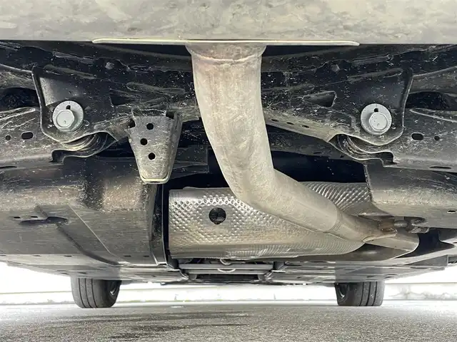 トヨタ プリウス X 滋賀県 2023(令5)年 5.9万km スーパーホワイトⅡ 純正8インチディスプレイオーディオ/(フルセグTV Bluetooth MiraCast)/トヨタセーフティセンス/・プリクラッシュセーフティ/・レーントレーシングアシスト/・車線逸脱警報/・レーダークルーズコントロール/・ブラインドスポットモニター/バックカメラ/ETC2.0/プッシュスタート/スマートキー/革巻きステアリング/ステアリングリモコン/純正フロアマット/LEDヘッドライト/オートマチックハイビーム